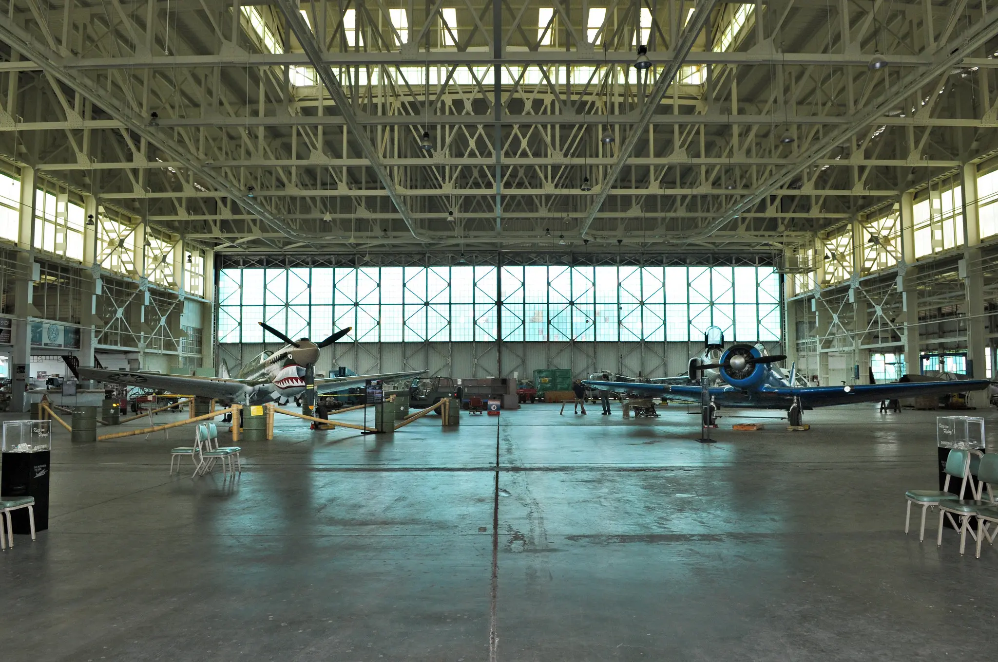 E E K - Adult Sketching in the Hangar
