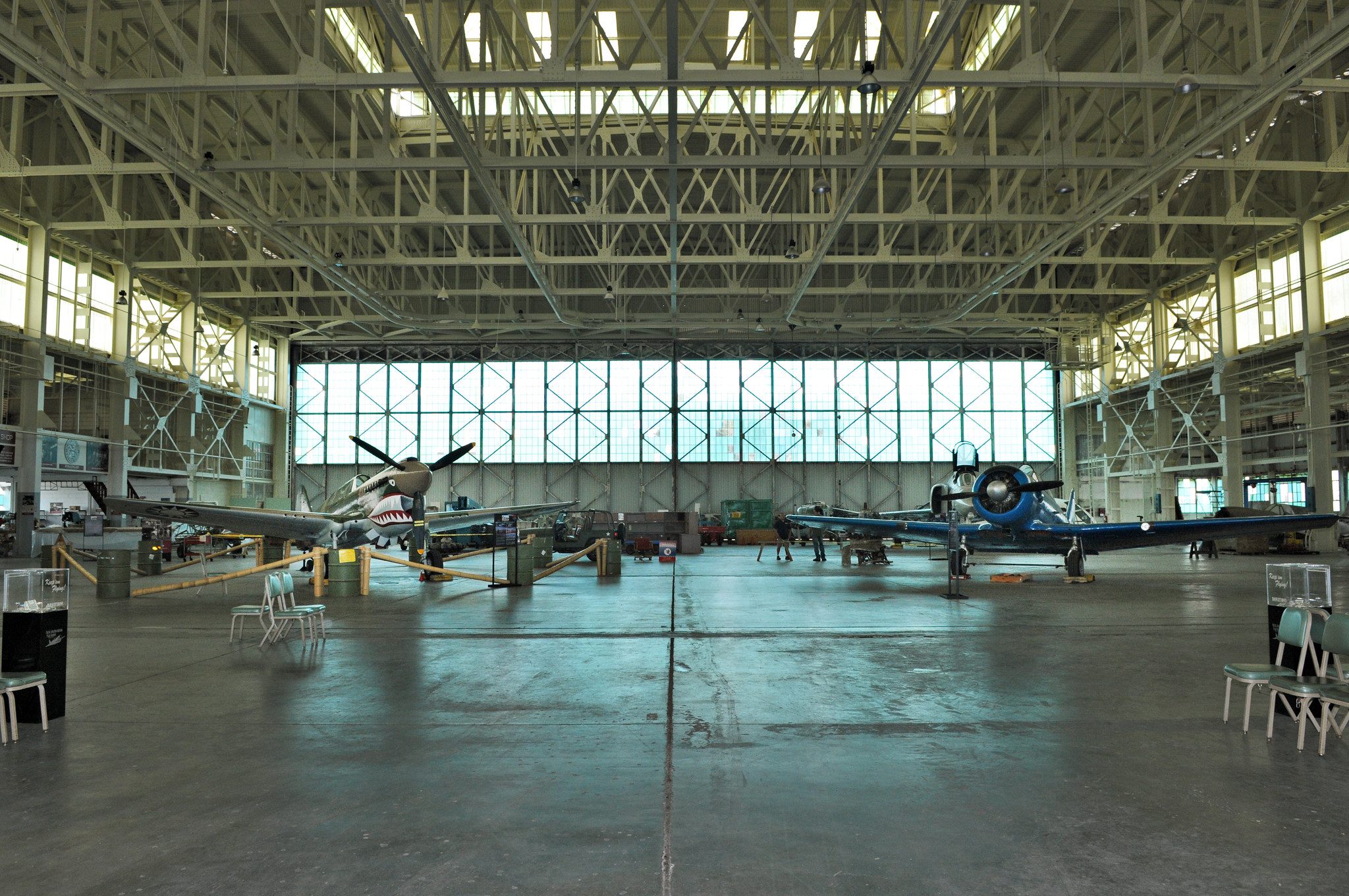 E E K - Adult Sketching in the Hangar