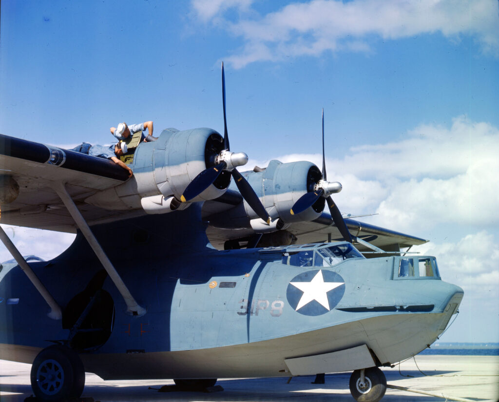 Wwii Activities Of A Pby Squadron Inspecting Engines Gk - Restore PBY Catalina